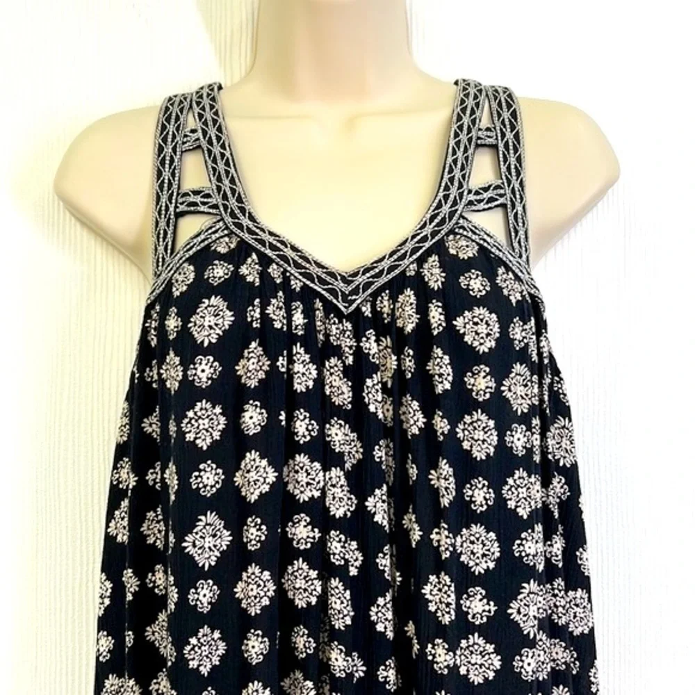 American Eagle Outfitters- Black & Cream Floral Print Strap Boho Midi Dress M